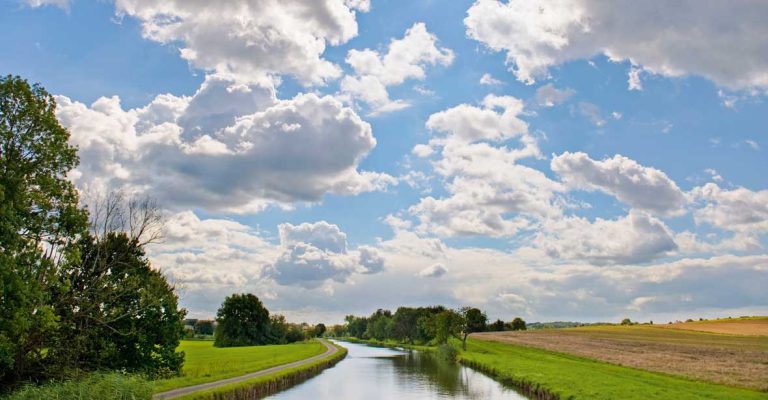 Elsass-Rhein-Marne-Kanal im Sommer