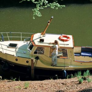 Die Grommer 800 von oben. Die Sitzecke am Heck des Bootes ist zu sehen