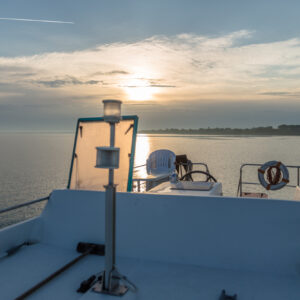 Sonnenuntergang auf einem See mit der Vetus