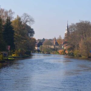 Hausboot im Herbst in Berlin