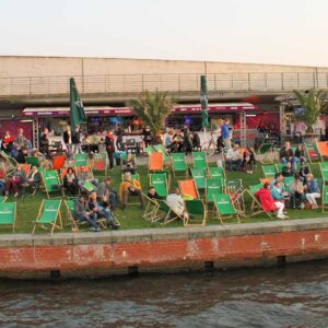 Sicht von Hausboot auf den Stadtstrand