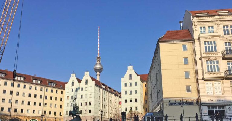 Sicht von Boot auf den Fernseherturm