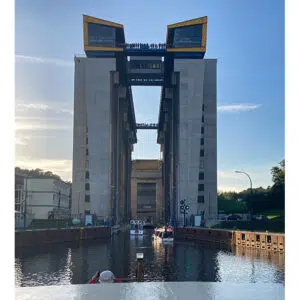 Die Einfahrt in das Neue Schiffshebewerk in Niederfinow