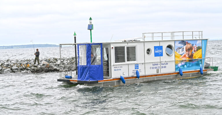 Febo 1180 in der Hafeneinfahrt zur Marina Müritz