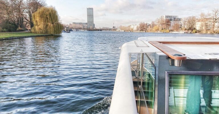 Hausboot in Berlin im Winter