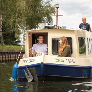 Eine Kuinder im Müritz Stichkanal.