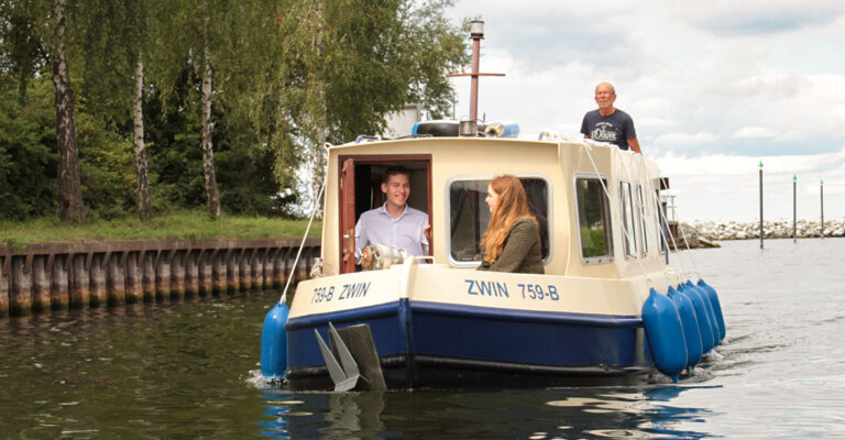 Eine Kuinder im Müritz Stichkanal.