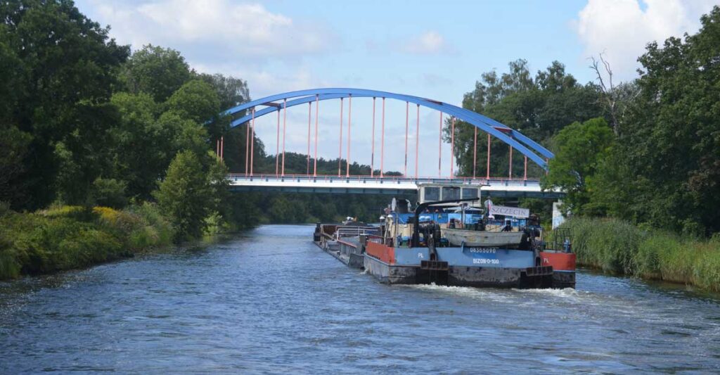 Eine Fähre auf der Havel-Oder-Wasserstraße