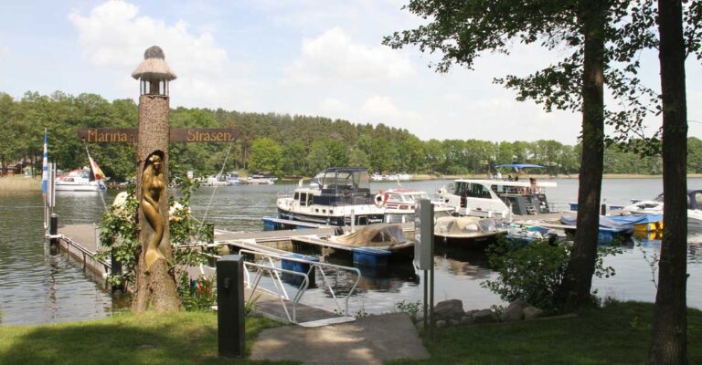 Hafen in Strasen am Ellenbogensee