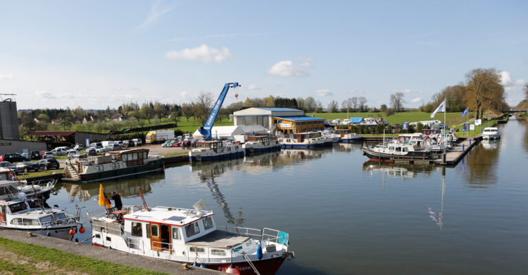 Hafen Niderviller mit verschiedenen Booten