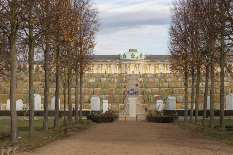 Schloss Sanssouci im Herbst, Foto: André Stiebitz, Lizenz: PMSG SPSG