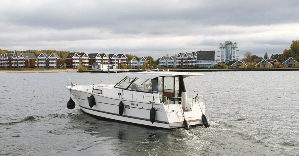 sedan-motoryacht-delphia-mieten